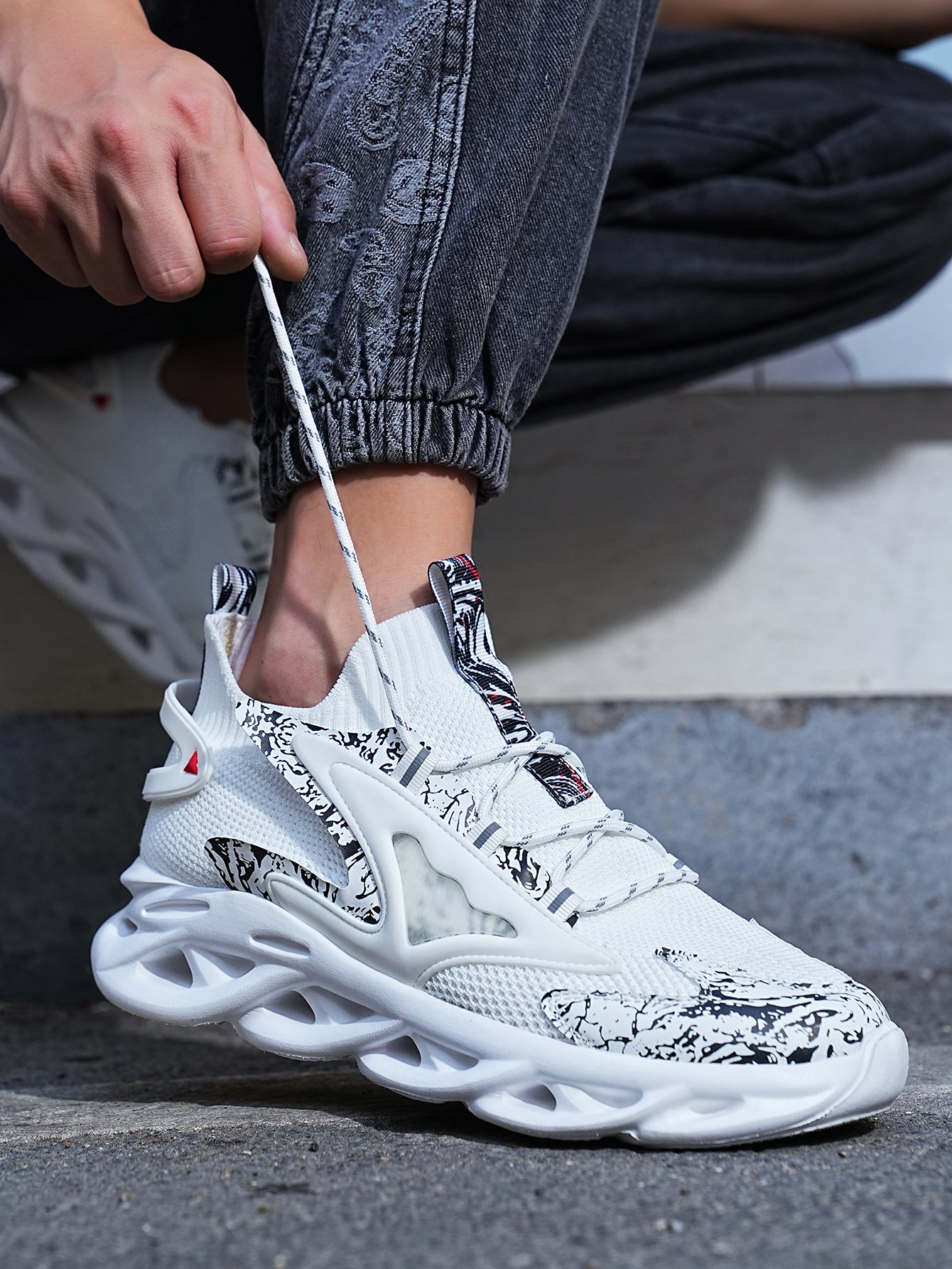 2025 Men's Mesh Sneakers - Beige Breathable Knit Upper, Multicolor Accent, Lightweight Comfortable Wavy Sole Casual Athletic Shoes