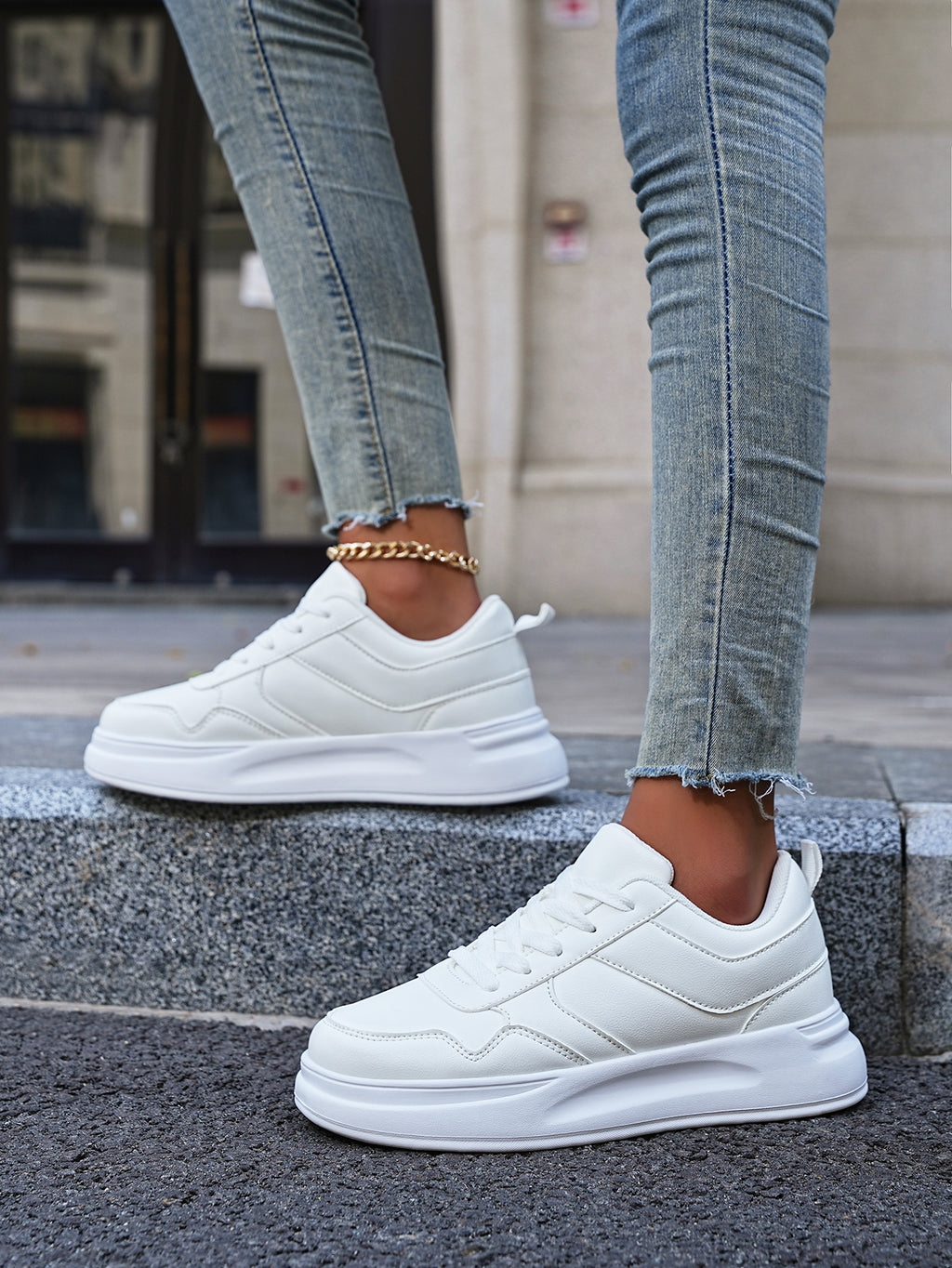 2025 Trendy Men's Color-Block Sneakers - White and Gray Casual Low-Top Shoes with Comfortable Fit for Streetwear