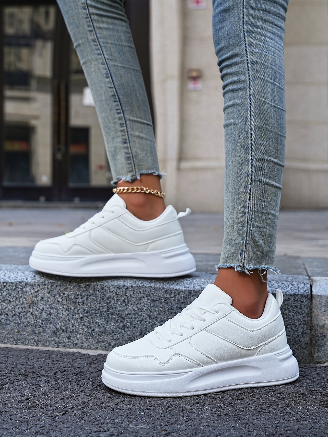 2025 Trendy Men's Color-Block Sneakers - White and Gray Casual Low-Top Shoes with Comfortable Fit for Streetwear