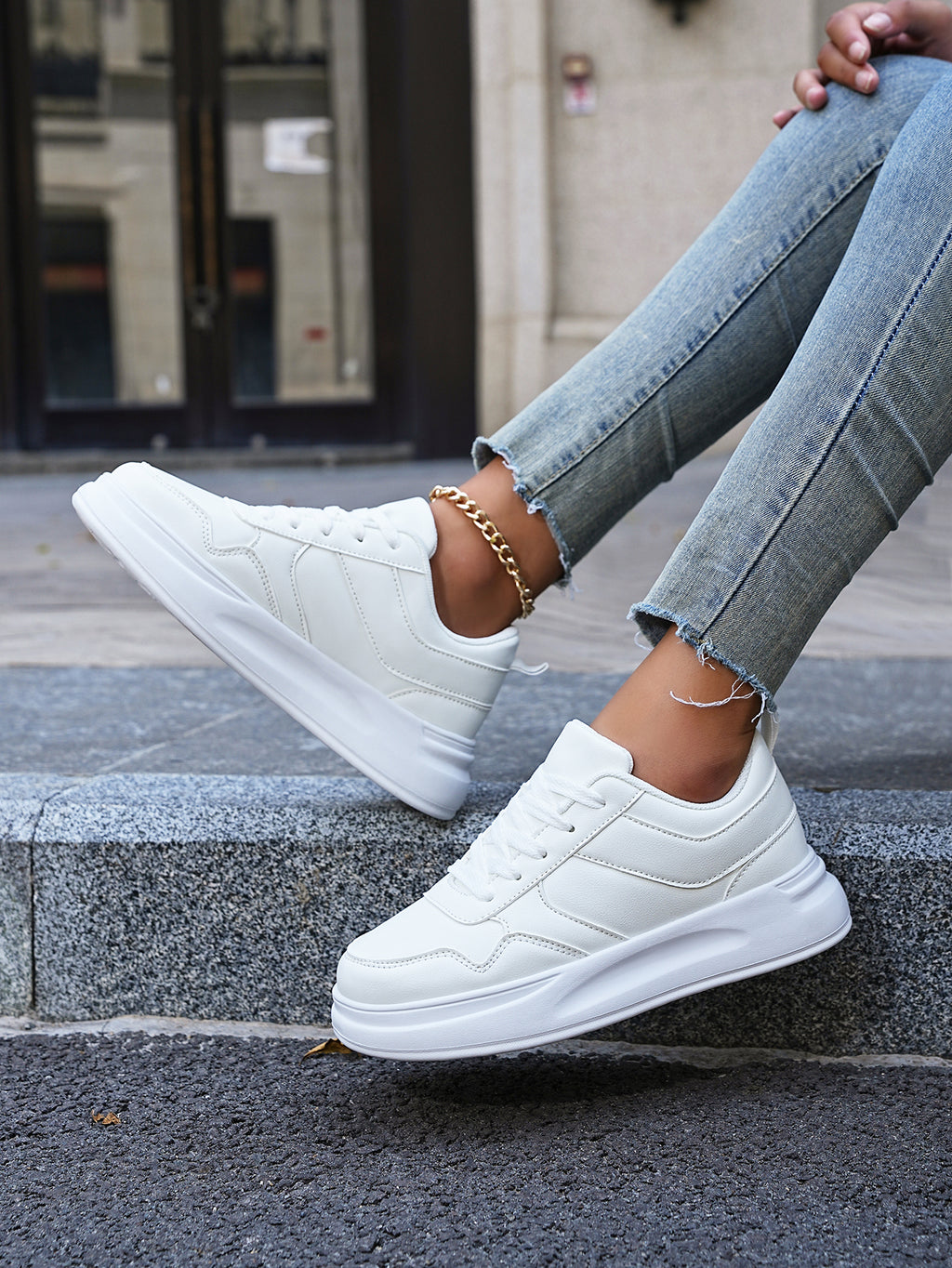 2025 Trendy Men's Color-Block Sneakers - White and Gray Casual Low-Top Shoes with Comfortable Fit for Streetwear