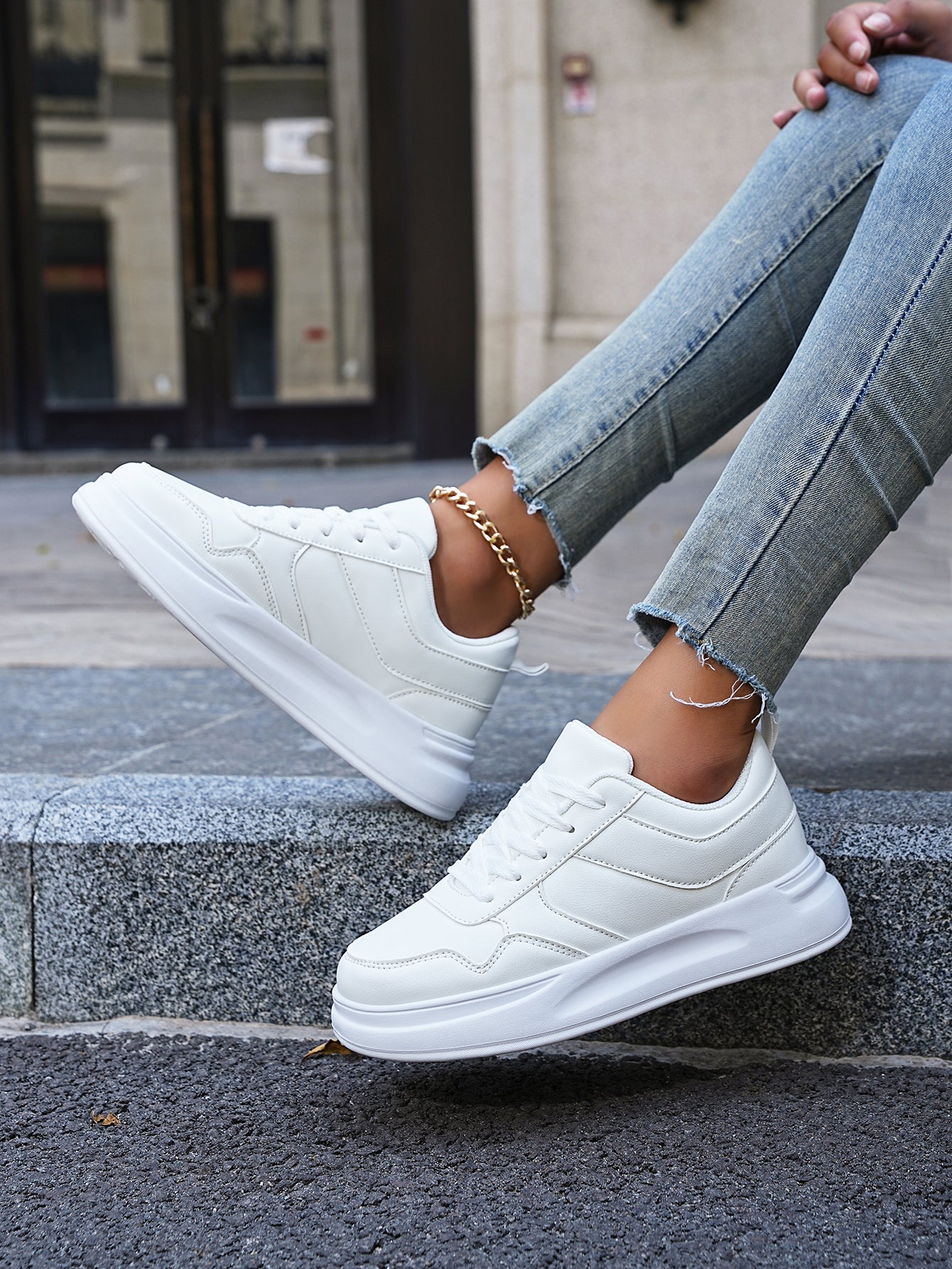 2025 Trendy Men's Color-Block Sneakers - White and Gray Casual Low-Top Shoes with Comfortable Fit for Streetwear