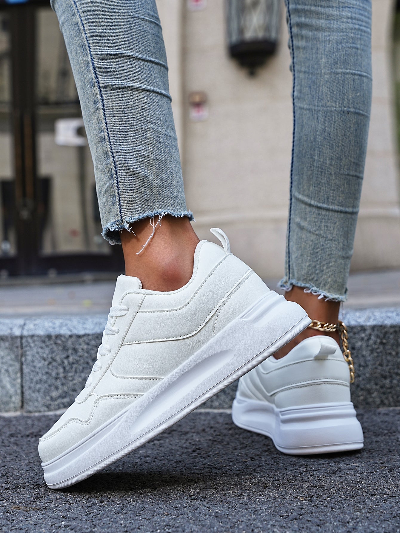 2025 Trendy Men's Color-Block Sneakers - White and Gray Casual Low-Top Shoes with Comfortable Fit for Streetwear