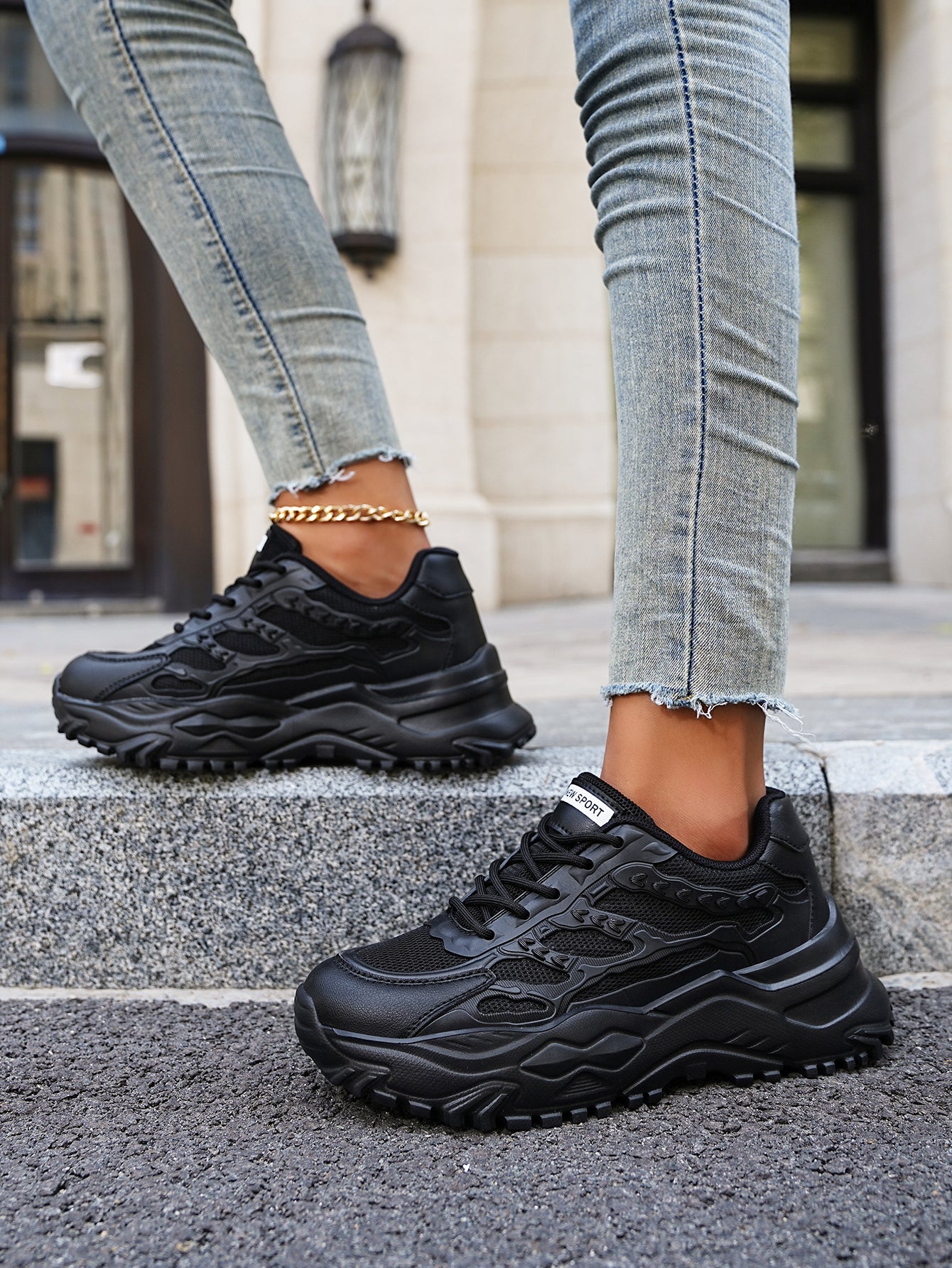 2025 Youth Comfortable Anti-slip Durable Hiking Shoes Outdoor Breathable Casual Women's Sports Shoes