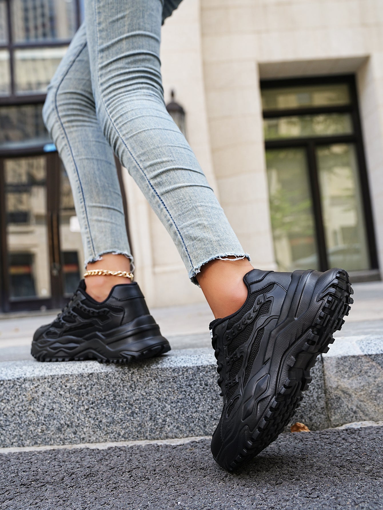 2025 Youth Comfortable Anti-slip Durable Hiking Shoes Outdoor Breathable Casual Women's Sports Shoes