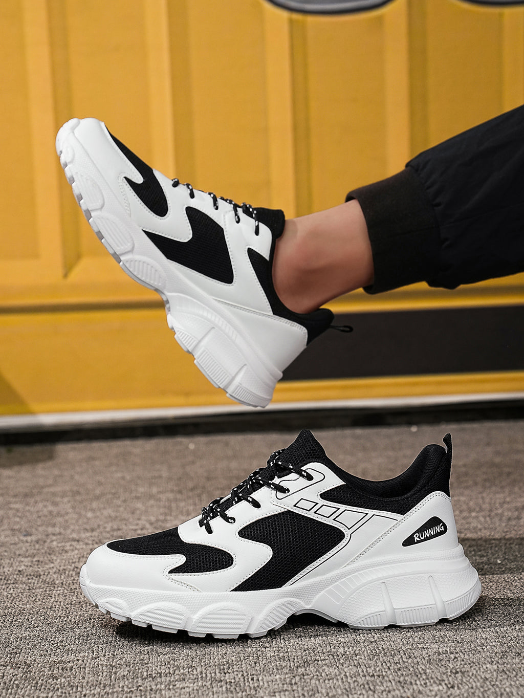 Men's Black White Chunky Sole Dad Sneakers Fashion Casual Comfortable Platform Running Shoes