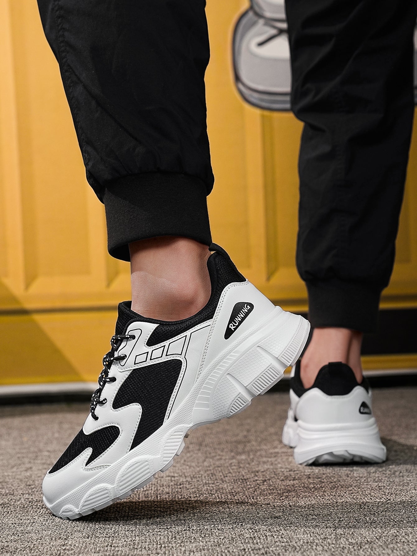 Men's Black White Chunky Sole Dad Sneakers Fashion Casual Comfortable Platform Running Shoes