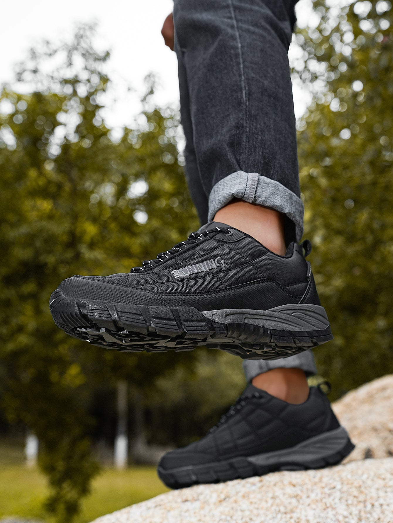 Men's Lightweight Waterproof Outdoor Hiking Shoes - Non-Slip Wear-Resistant Trekking Sneakers with Shock-Absorbing Sole, Breathable Fabric Upper for Daily Commute, Trail Walking & Casual Outdoor Adventures