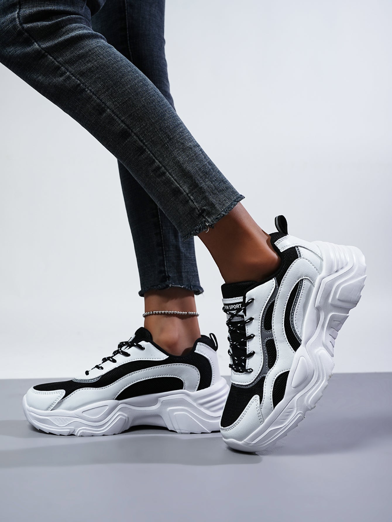 2025 Youth Women's Comfortable Anti-Slip Durable Hiking Shoes Outdoor Breathable Casual Women's Sports