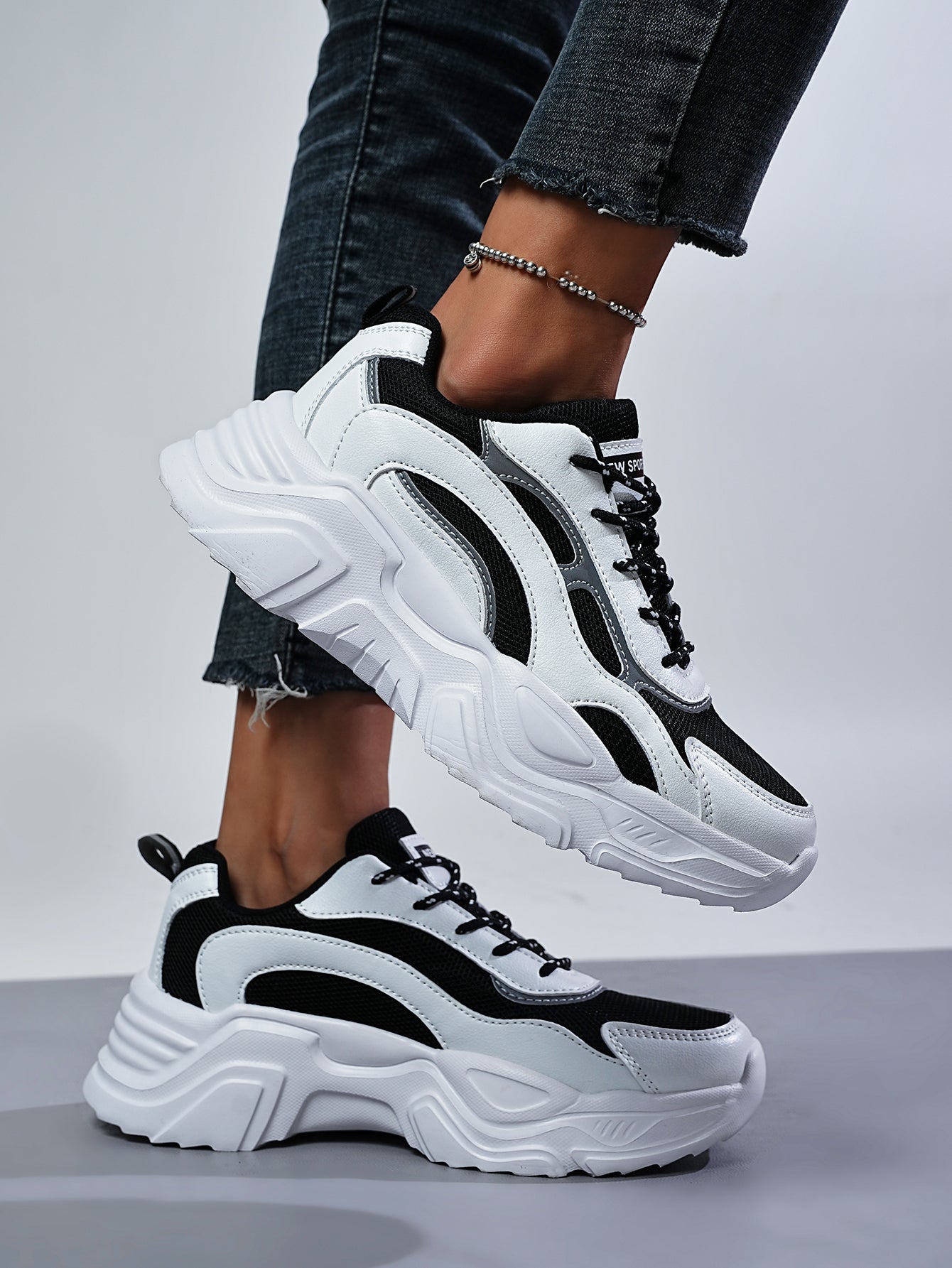 2025 Youth Women's Comfortable Anti-Slip Durable Hiking Shoes Outdoor Breathable Casual Women's Sports