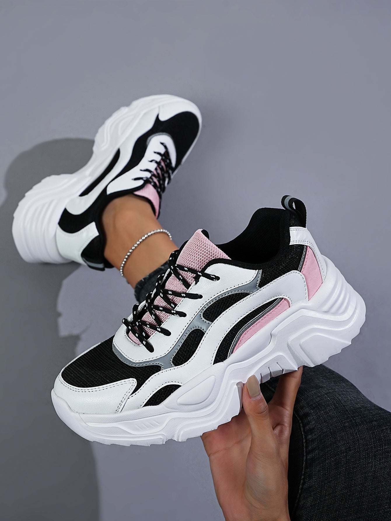 2025 Youth Women's Comfortable Anti-Slip Durable Hiking Shoes Outdoor Breathable Casual Women's Sports