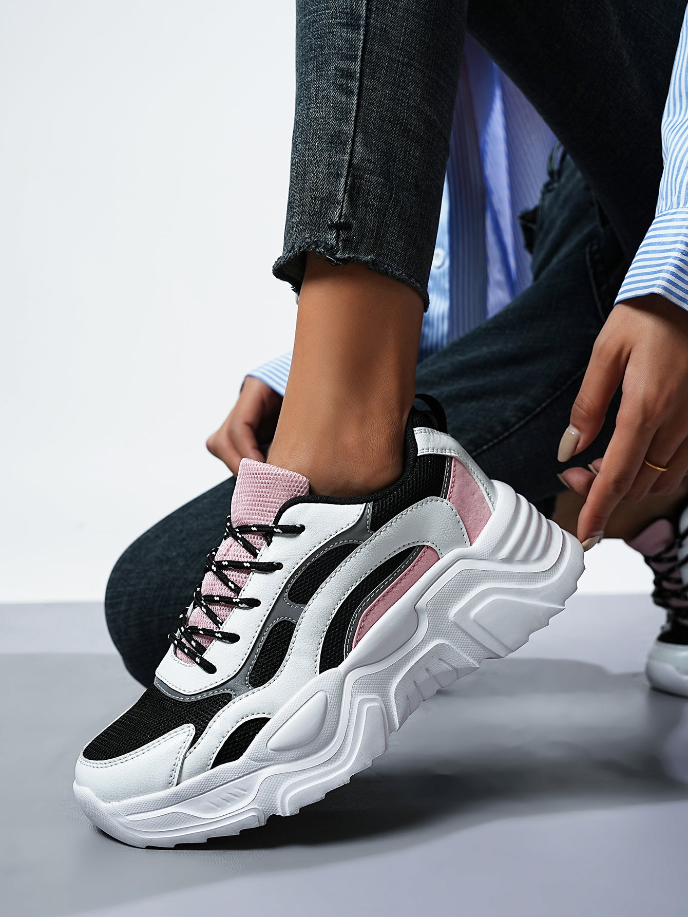 2025 Youth Women's Comfortable Anti-Slip Durable Hiking Shoes Outdoor Breathable Casual Women's Sports