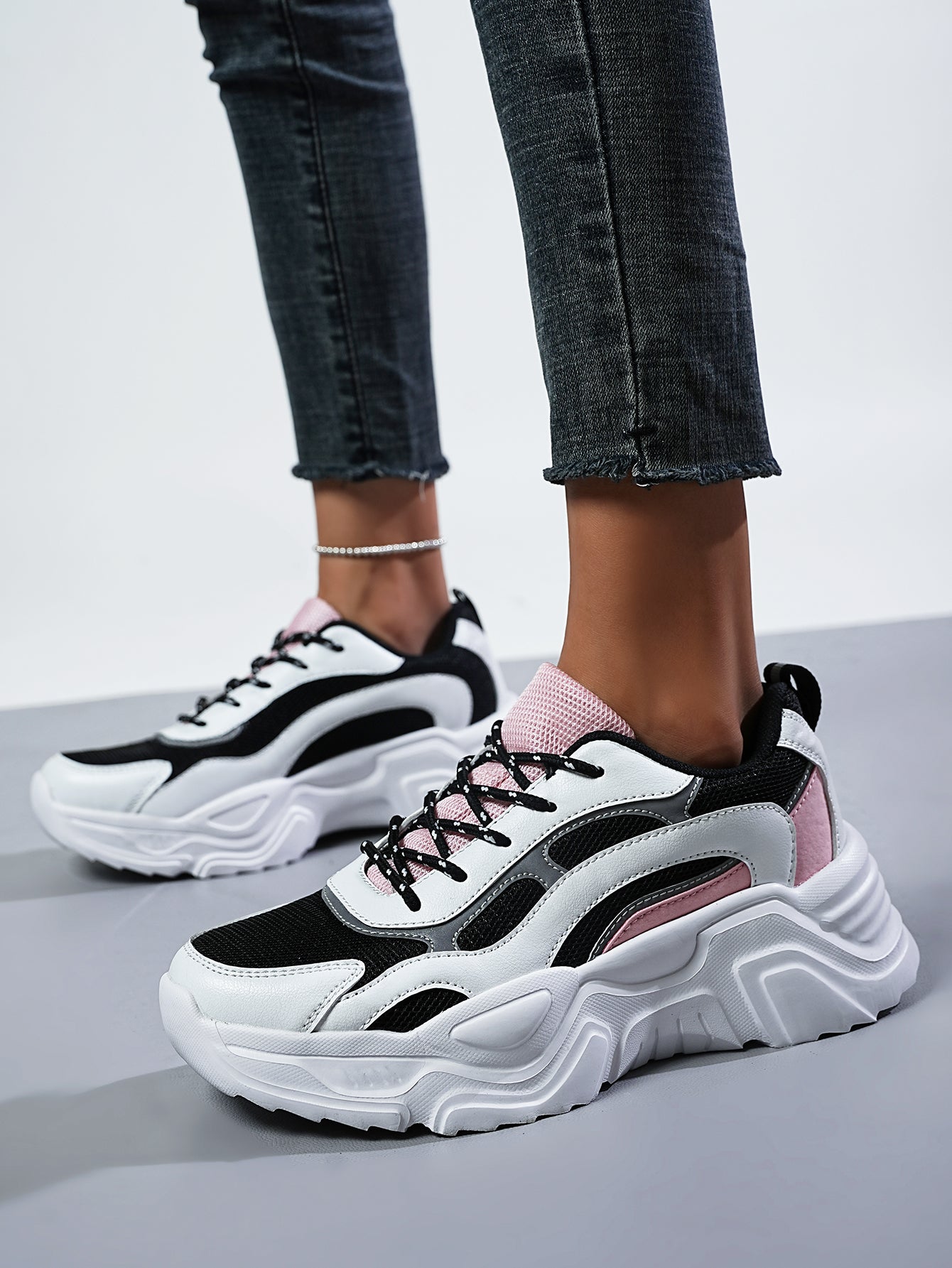 2025 Youth Women's Comfortable Anti-Slip Durable Hiking Shoes Outdoor Breathable Casual Women's Sports