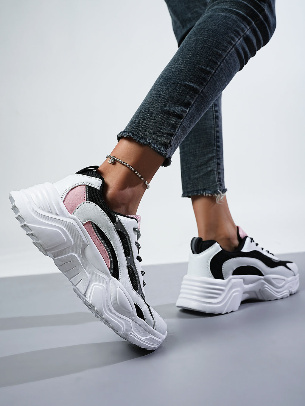 2025 Youth Women's Comfortable Anti-Slip Durable Hiking Shoes Outdoor Breathable Casual Women's Sports