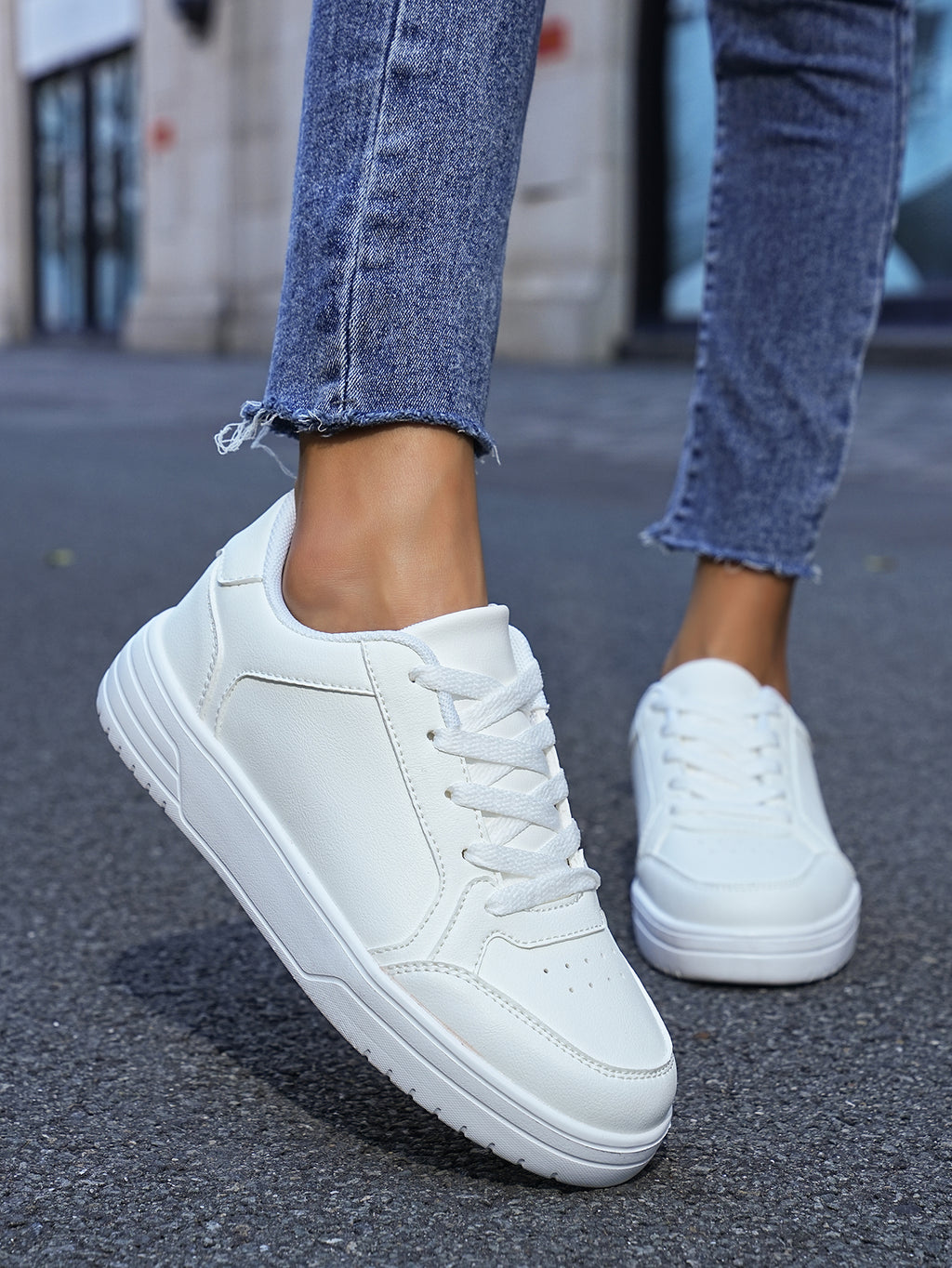 Minimalist White Leather Lace-Up Sneakers - Casual Comfortable Low-Top Fashion Trainers for Daily Wear