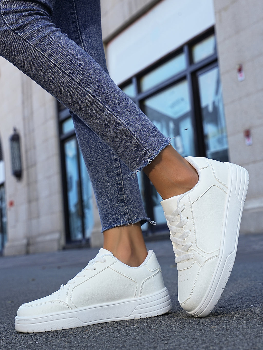 Minimalist White Leather Lace-Up Sneakers - Casual Comfortable Low-Top Fashion Trainers for Daily Wear