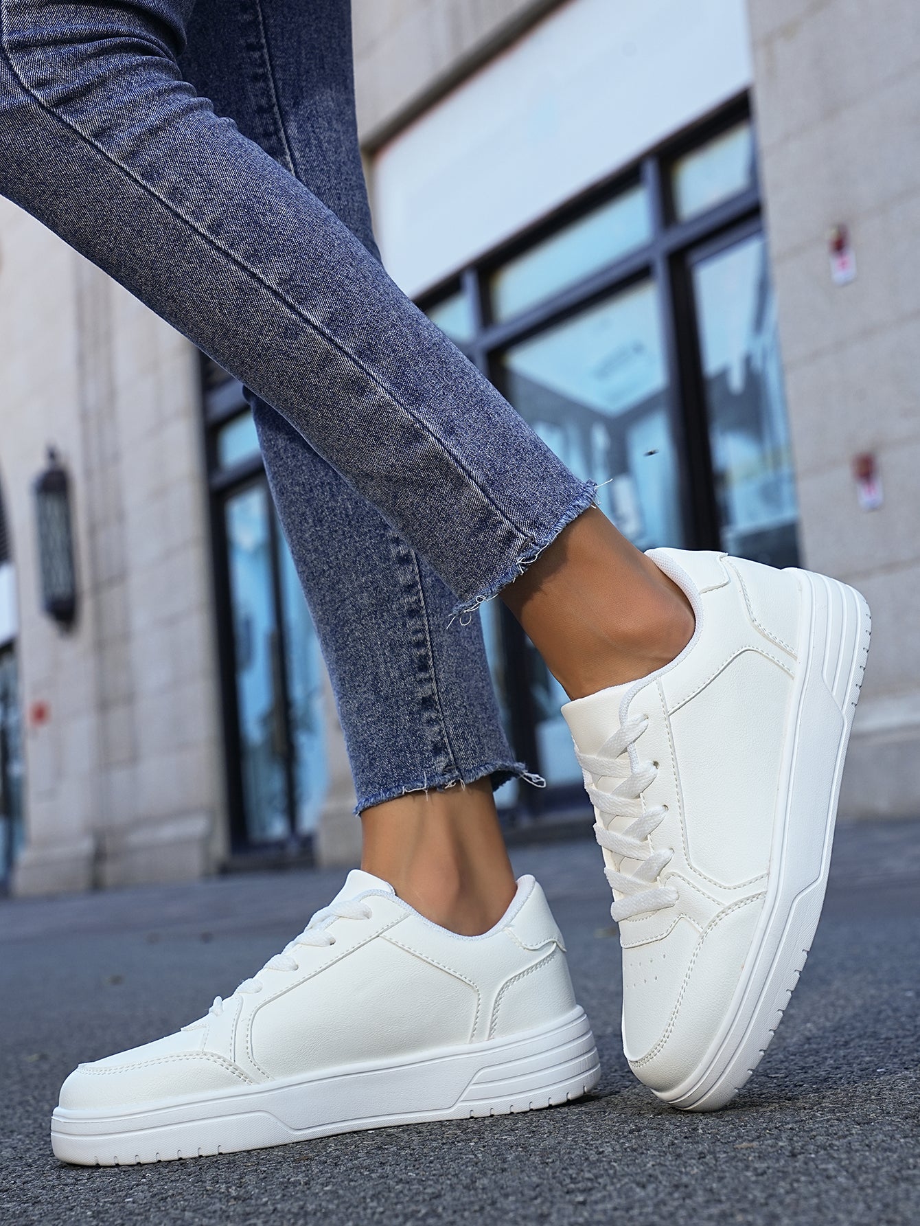 Minimalist White Leather Lace-Up Sneakers - Casual Comfortable Low-Top Fashion Trainers for Daily Wear
