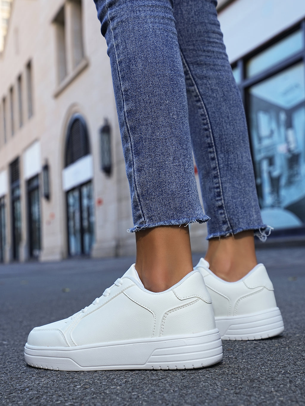 Minimalist White Leather Lace-Up Sneakers - Casual Comfortable Low-Top Fashion Trainers for Daily Wear