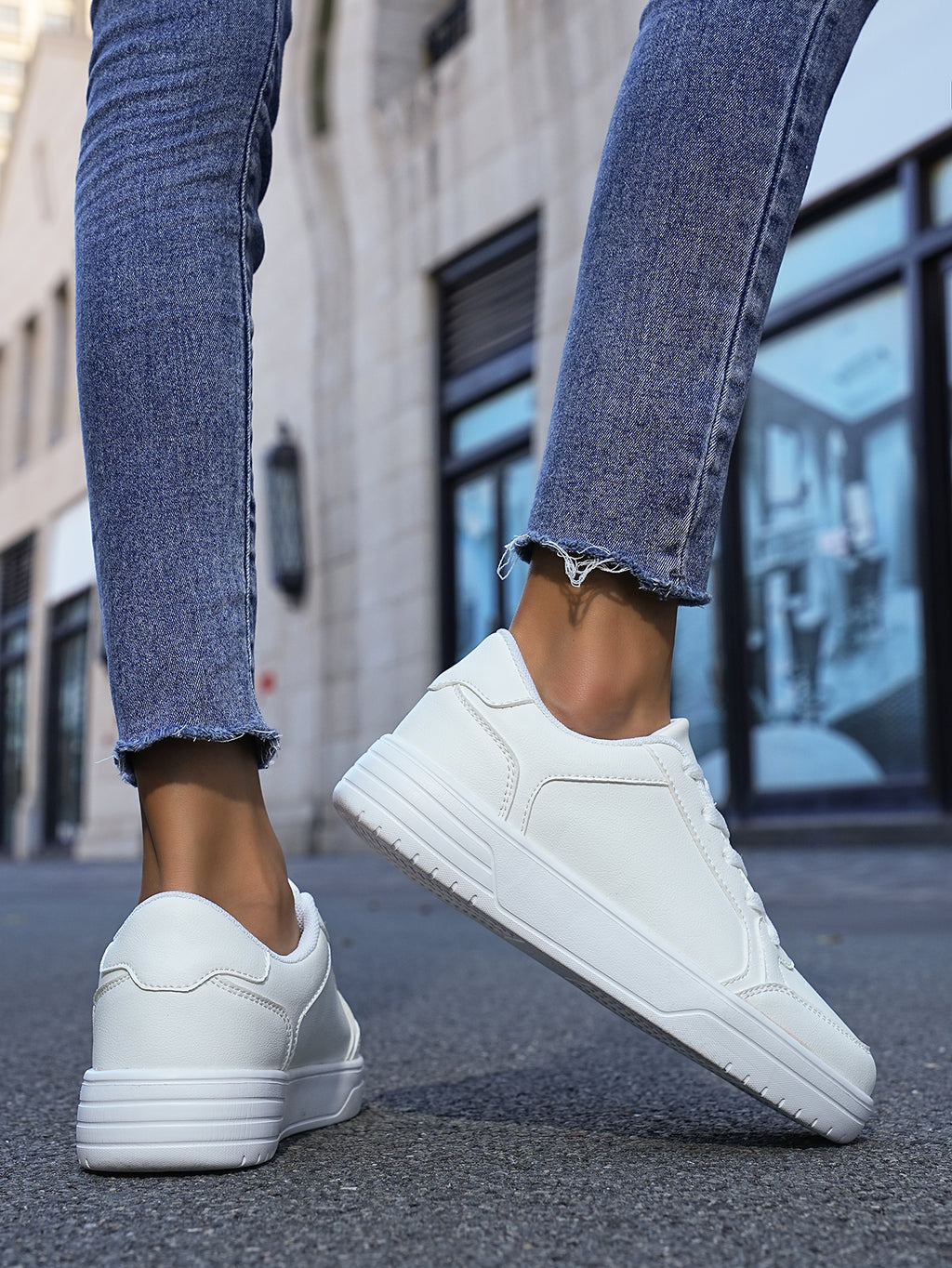 Minimalist White Leather Lace-Up Sneakers - Casual Comfortable Low-Top Fashion Trainers for Daily Wear