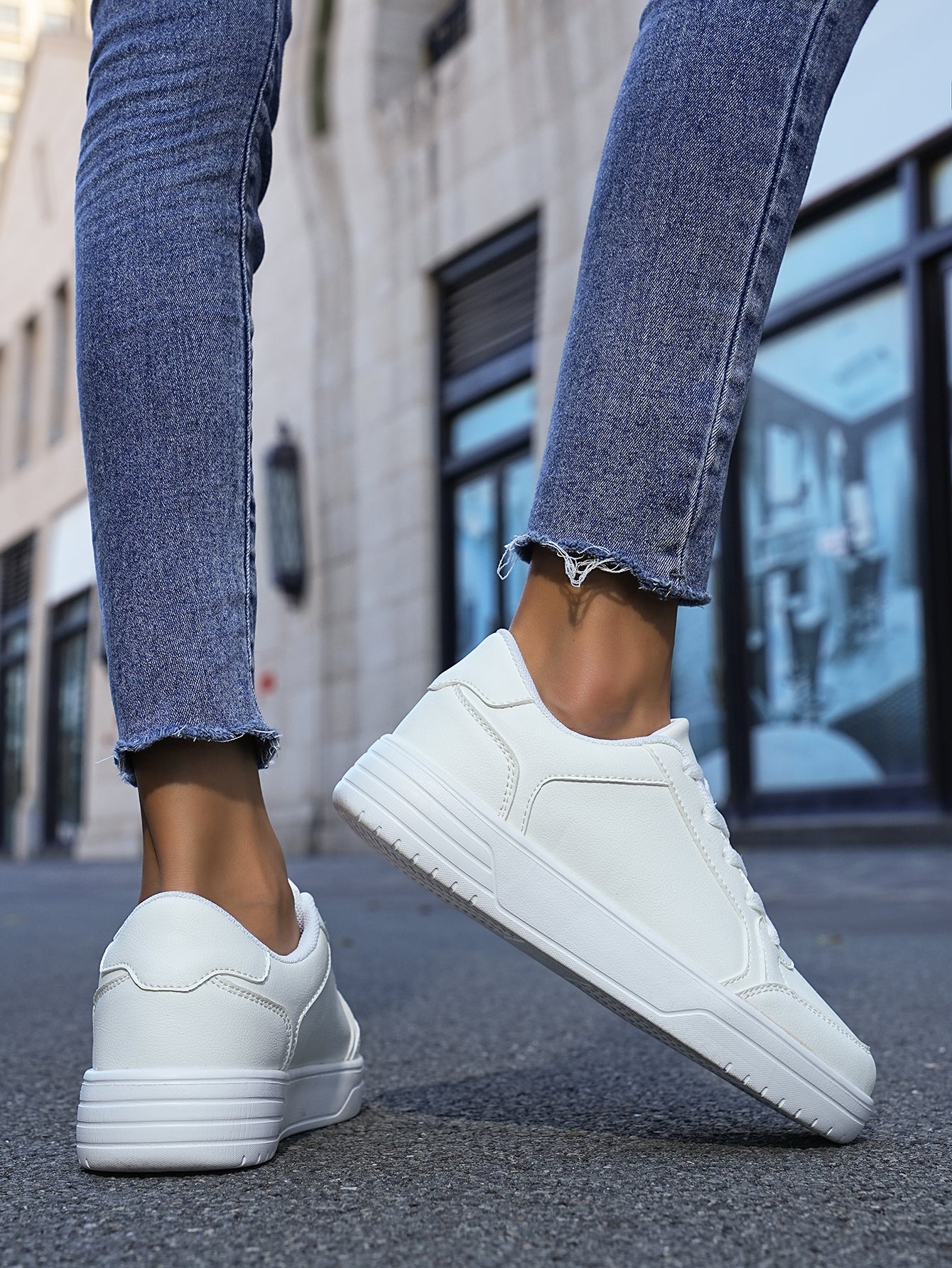 Minimalist White Leather Lace-Up Sneakers - Casual Comfortable Low-Top Fashion Trainers for Daily Wear