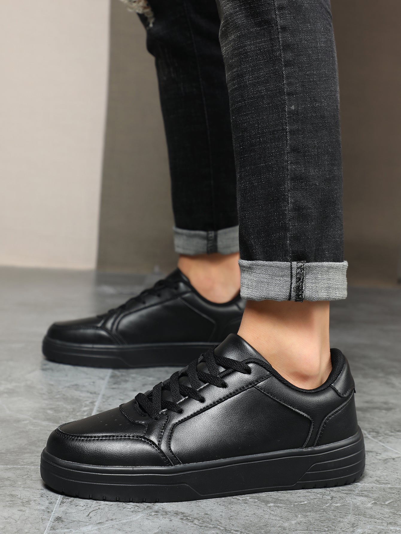 Minimalist White Leather Lace-Up Sneakers - Casual Comfortable Low-Top Fashion Trainers for Daily Wear