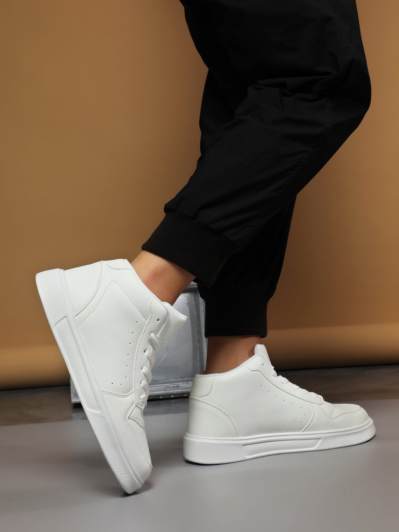 Men's High Top Sneakers Fashion Casual Leather Shoes - Black & White Stylish Comfortable Sneakers with Lace-Up Design for Daily Wear, Street Style & All-Match Outfits