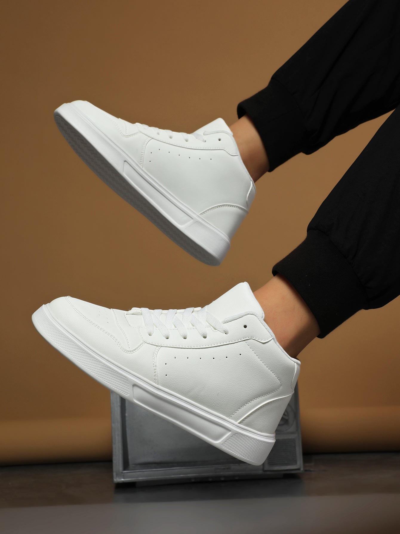 Men's High Top Sneakers Fashion Casual Leather Shoes - Black & White Stylish Comfortable Sneakers with Lace-Up Design for Daily Wear, Street Style & All-Match Outfits