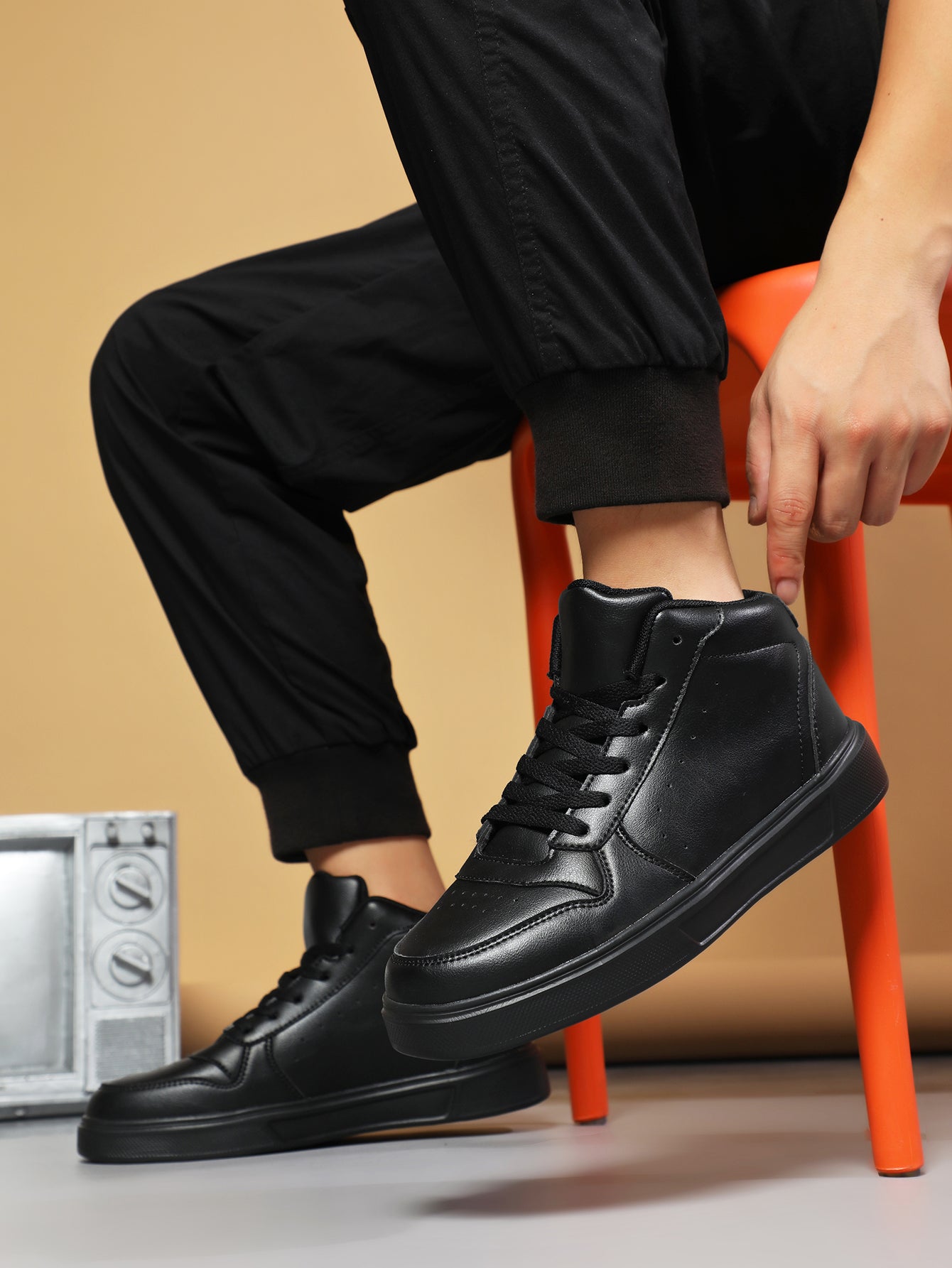 Men's High Top Sneakers Fashion Casual Leather Shoes - Black & White Stylish Comfortable Sneakers with Lace-Up Design for Daily Wear, Street Style & All-Match Outfits