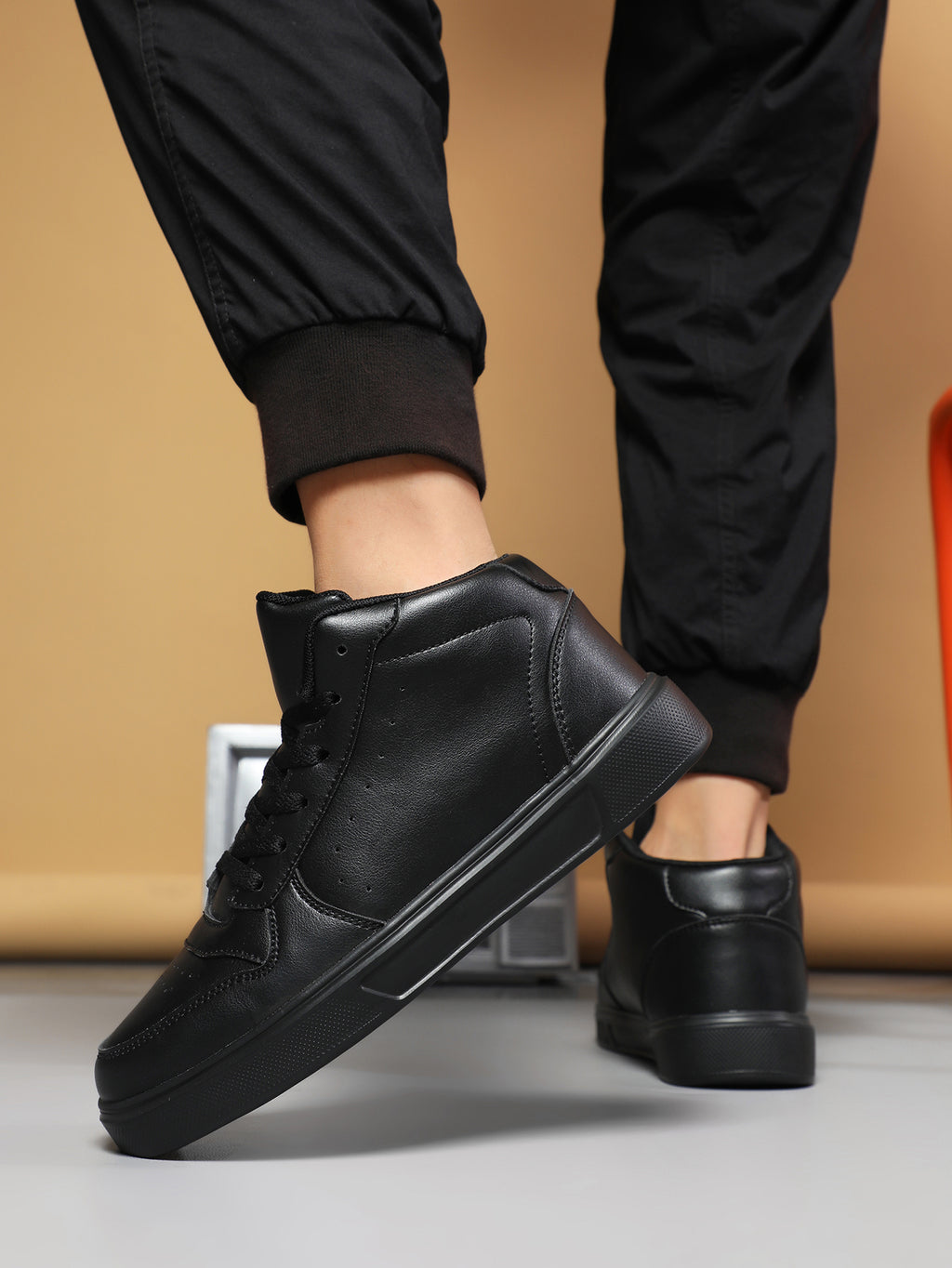 Men's High Top Sneakers Fashion Casual Leather Shoes - Black & White Stylish Comfortable Sneakers with Lace-Up Design for Daily Wear, Street Style & All-Match Outfits