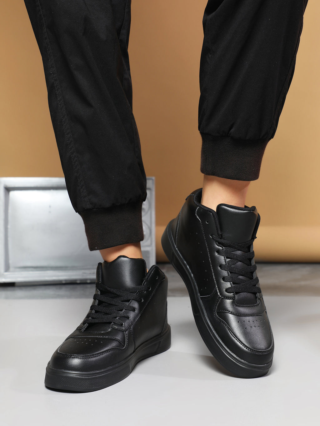 Men's High Top Sneakers Fashion Casual Leather Shoes - Black & White Stylish Comfortable Sneakers with Lace-Up Design for Daily Wear, Street Style & All-Match Outfits