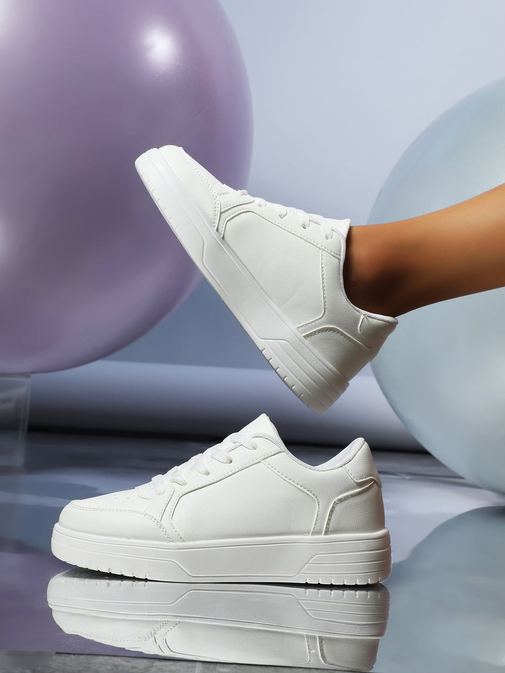 Minimalist White Leather Lace-Up Sneakers - Casual Comfortable Low-Top Fashion Trainers for Daily Wear